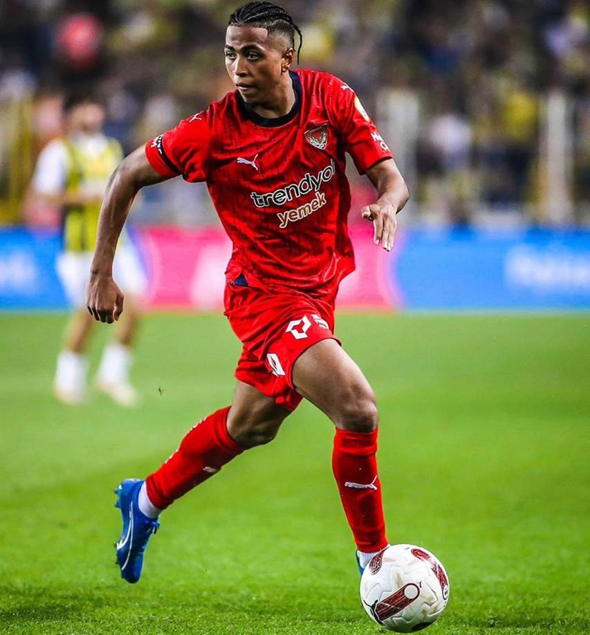 Rigoberto Rivas - El ‘Bambino’ poco a poco levanta luego de una lesión al final de la temporada pasada, su experiencia en Europa le gusta Rueda. Sigue con el Hatayspor turco y desde el duelo ante Costa Rica en marzo no juega en la Bicolor.