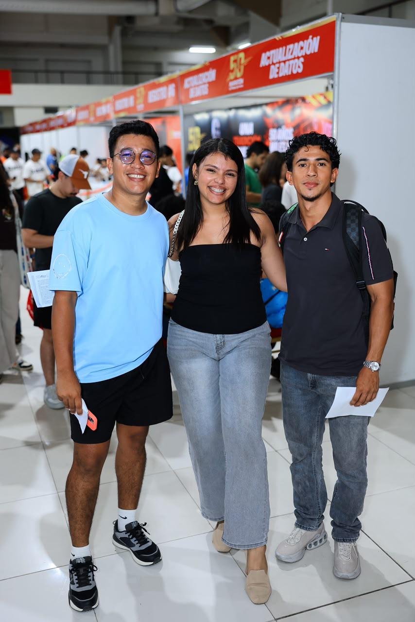 Largas filas, fervor y sorpresas en entrega de kits para Maratón La Prensa