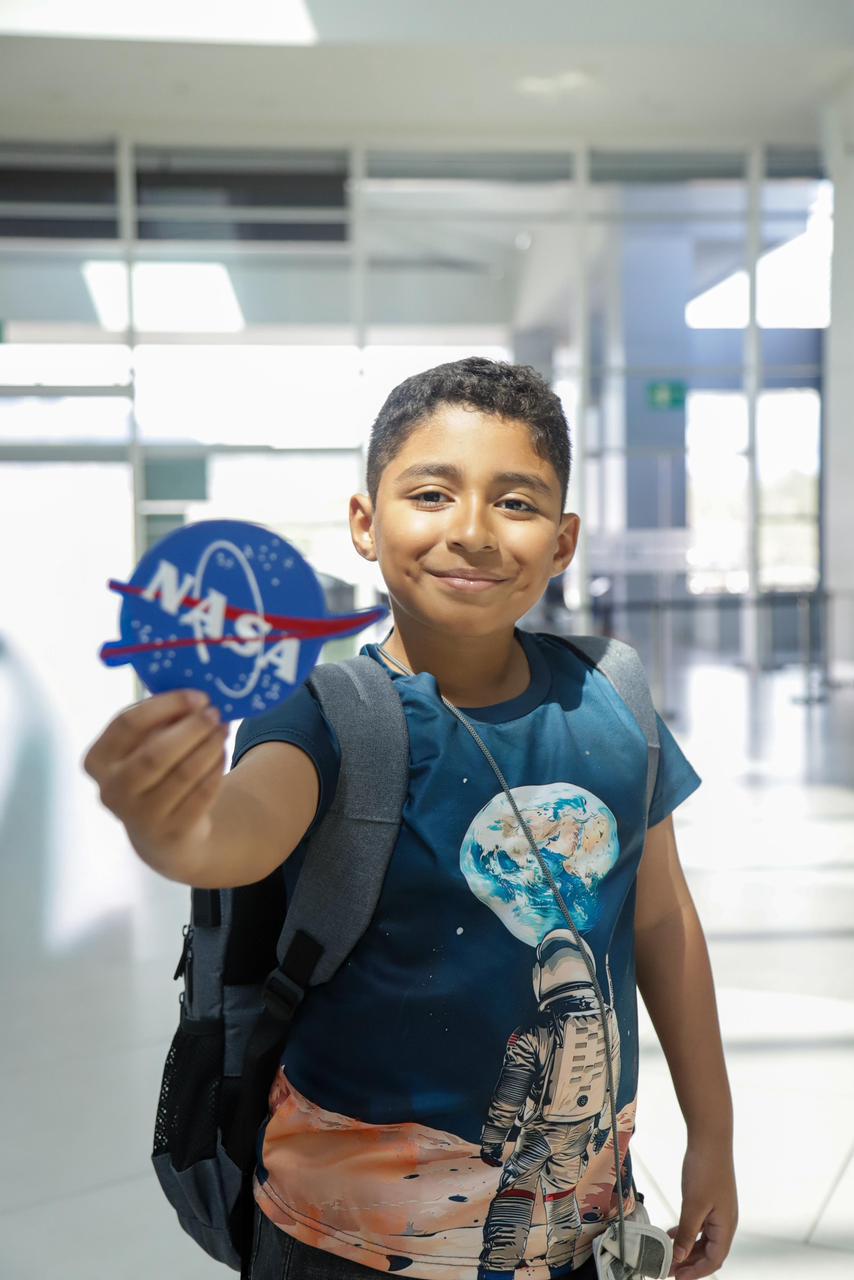André Enoc, el niño hondureño parte rumbo al Kennedy Space Center de la NASA