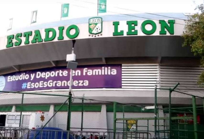 El Nou Camp, como es mejor conocido el estadio de León, sufrió un incendio en su interior siendo provocado por nada más y nada menos que un antisocial.