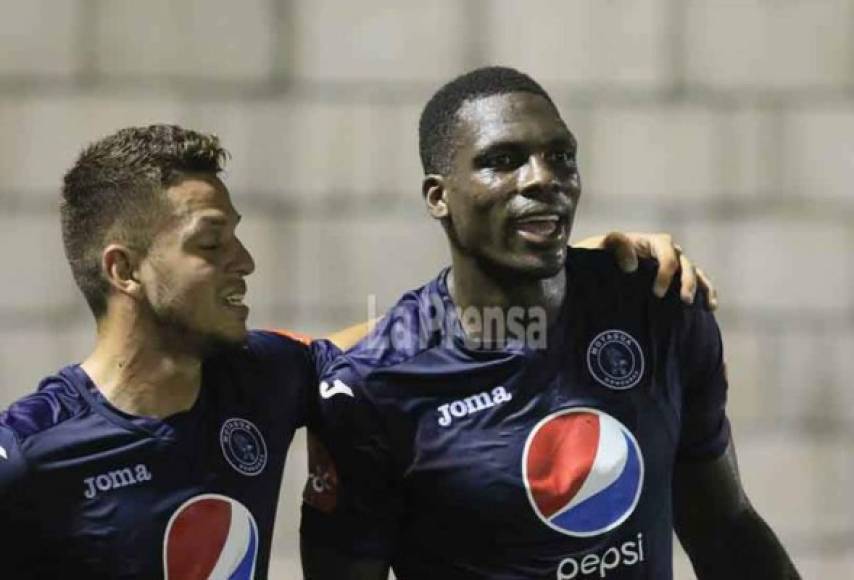 El colombiano Javier Estupiñán cerró la cuenta y se hizo presente con el gol de la tranquilidad.