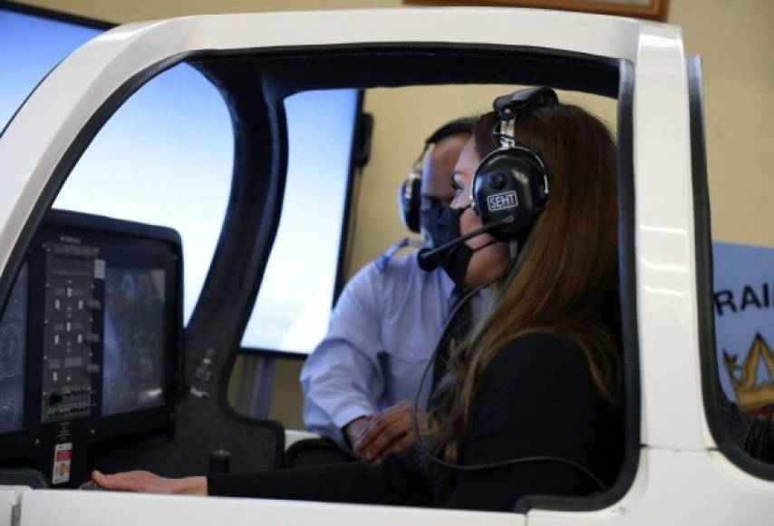 Durante la visita, Kate realizó un simulacro de vuelo en el Grob Tutor, utilizado por la RAF para el entrenamiento de sus pilotos.
