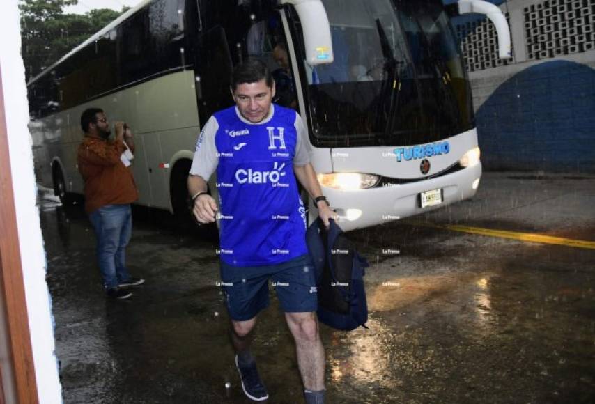 Arnold Cruz, el ex jugador es ahora asistente técnico de Fabián Coito. Fue otra de las caras nuevas en la selección de Honduras.