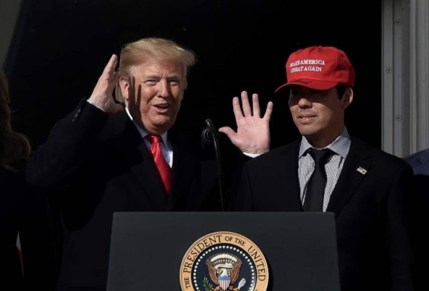 Donald Trump recibió este lunes a los campeones del Washington Nationals, que ganaron por primera vez la Serie Mundial de Béisbol el pasado miércoles, con una pomposa celebración en la Casa Blanca.