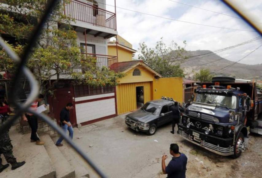 <br/>Video muestra cómo se mataron dos primos en Tegucigalpa<br/><br/>En mayo de 2015 se difundió un video que mostró la forma en cómo dos primos se mataron a balazos luego de una acalorada discusión que los condujo a la muerte. <br/><br/>Ismael Antonio Fonseca Brevé (54) y Gissel Yovanny Pineda Fonseca (23), alias el Gordo, tenían un par de días discutiendo por un portón que compartían en sus viviendas en la colonia Loarque de Comayagüela, ciudad hermana de Tegucigalpa.<br/>