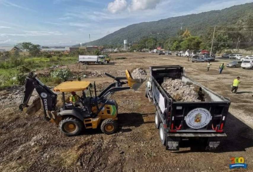 En primera instancia, contingentes de la Municipalidad de San Pedro Sula iniciaron con los trabajos de limpieza en el terreno. El sitio está contiguo al bulevar del sur, en la salida a Villanueva, occidente y Tegucigalpa.