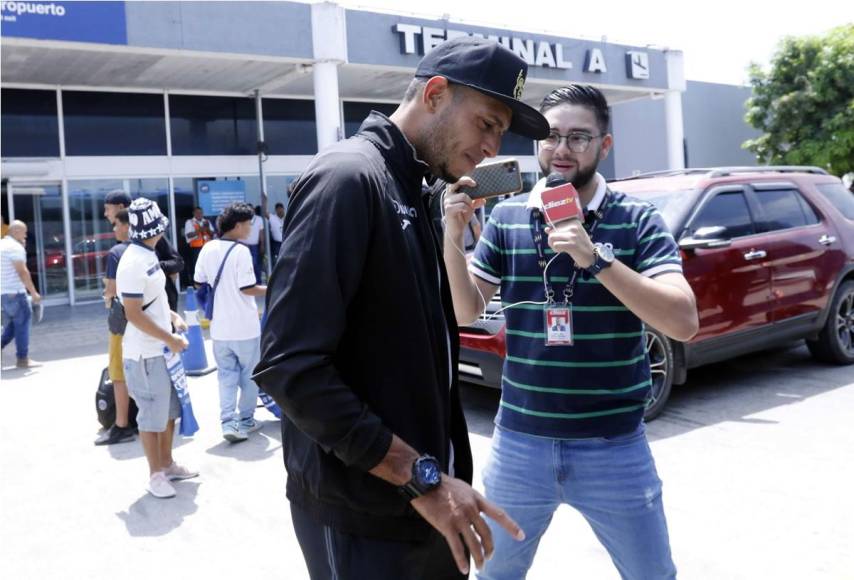 Eddie Hernández, héroe de la clasificación del Motagua por su gol, habló ante los medios y cuando se le pidió mandar un mensaje a la afición azul, se negó y se subió rápido al autobús.