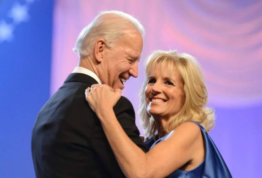 Jill Biden se apresta a convertirse en la sucesora de Melania Trump como primera dama del país tras la victoria de su esposo, Joe Biden, en varios estado clave que lo dejan a seis puntos de la presidencia de Estados Unidos.