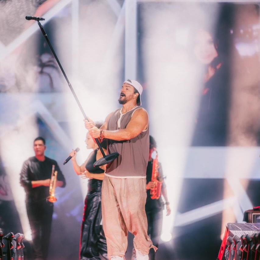 Las 16 postales que Arjona compartió del concierto en Tegucigalpa