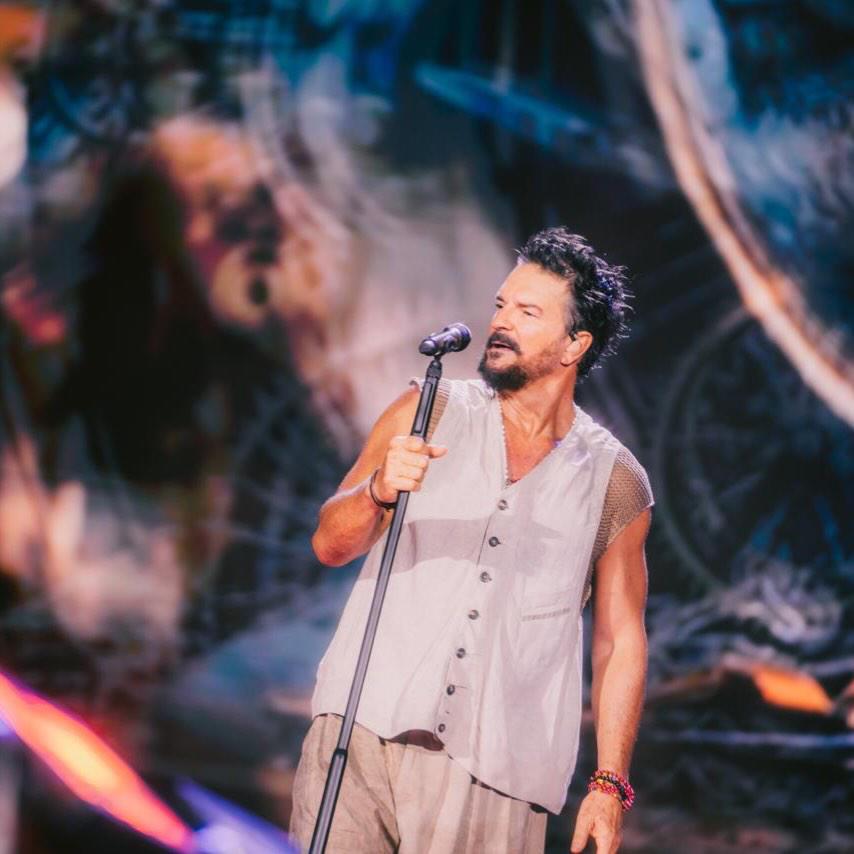 Las 16 postales que Arjona compartió del concierto en Tegucigalpa