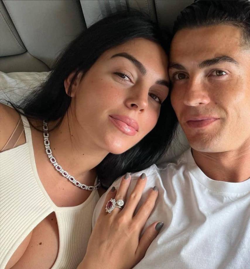  Cristiano y Georgina informaron hace unas semanas atrás el fallecimiento de su bebé. El dolor es inevitable, pero la pareja decidió compartir en Mallorca al lado de sus seres queridos.