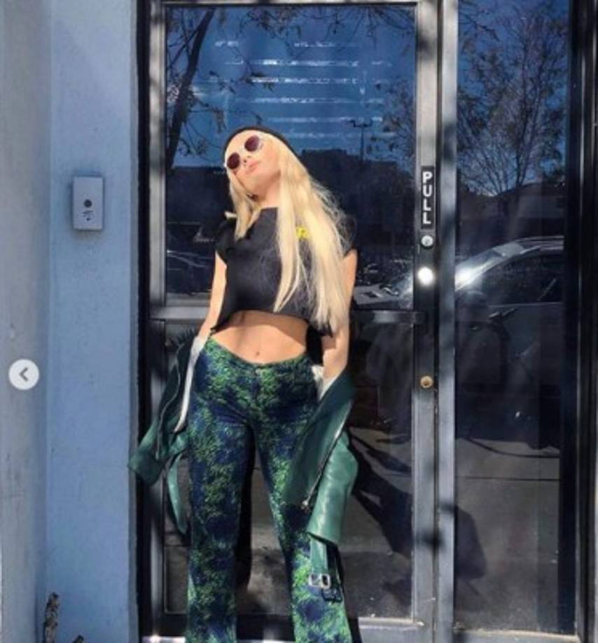 El hecho que Ava Max no haya pegado antes es por que había estado afinando su sonido: himnos pop con una gran dosis de fuerte poder femenino.