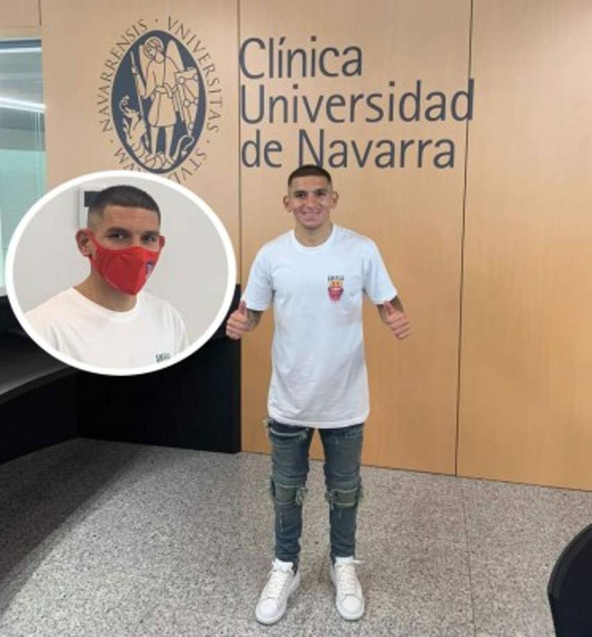 Nuevo fichaje del Atlético de Madrid. Lucas Torreira (24 años) está a punto de convertirse oficialmente en nuevo jugador para Diego Simeone. De hecho, el mediocentro uruguayo ha pasado ya el reconocimiento médico con el club colchonero en la Clínica Universidad de Navarra y posa con una mascarilla con el escudo del equipo rojiblanco. Así, el charrúa se va del Arsenal de Mikel Arteta.