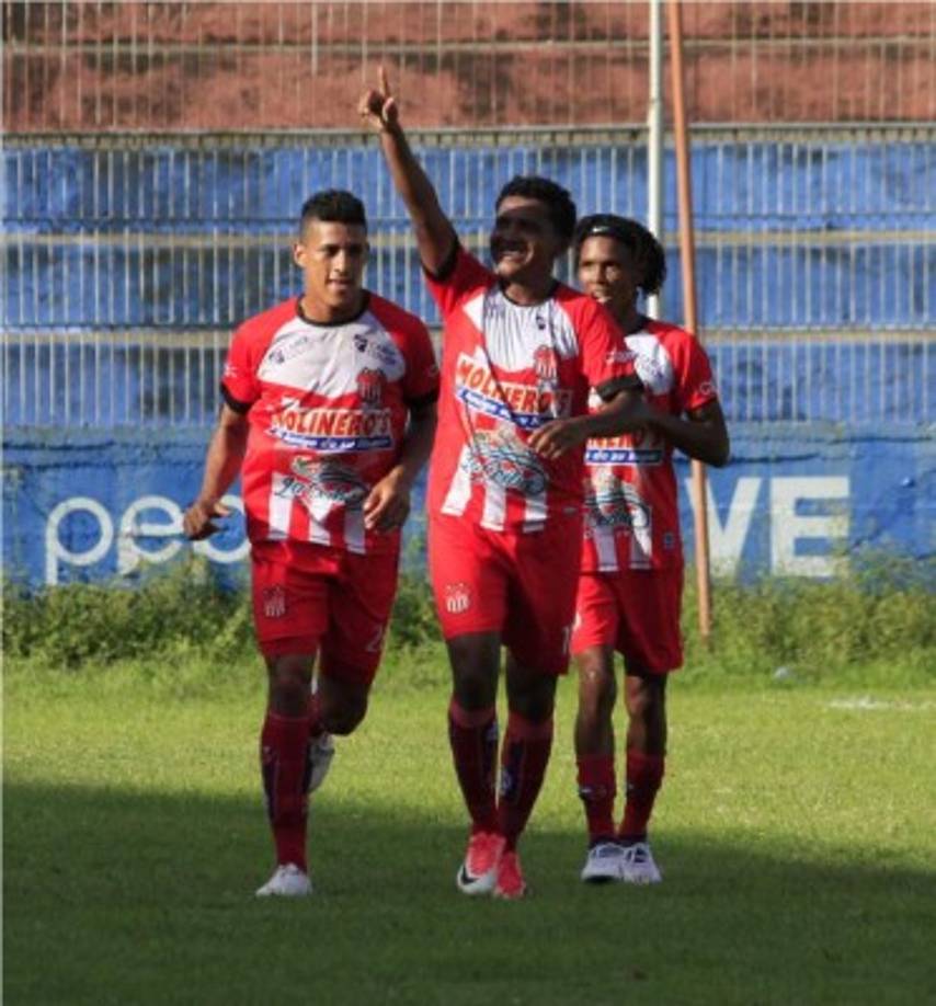 Elder Torres celebrando el golazo que le marcó al Real España.