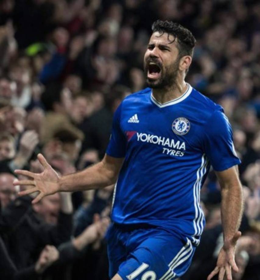 Según publica La Voz de Galicia, el Deportivo La Coruña se ofreció al Atlético de Madrid para tener cedido a Diego Costa hasta enero, igual que hace Las Palmas con Vitolo. Finalmente la alta ficha del jugador no permitió la operación. En Inglaterra señalan que ante la involución que se está viviendo en las relaciones entre el equipo y el jugador, que acumula 300.000 libras de multas, el Atlético pasará al ataque y 'Daily Mail' afirma que ofrecerá 40 millones de libras (en torno a 45 millones de euros) para que Diego Costa se incorpore a la plantilla de Diego Simeone quien ha pedido su vuelta al equipo desde que se marchó al Chelsea en el verano de 2014.