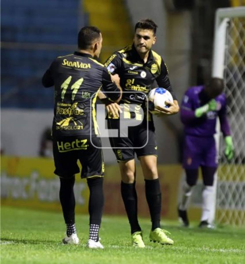El argentino Ramiro Rocca marcó el gol del empate del Real España desde el manchón penal.