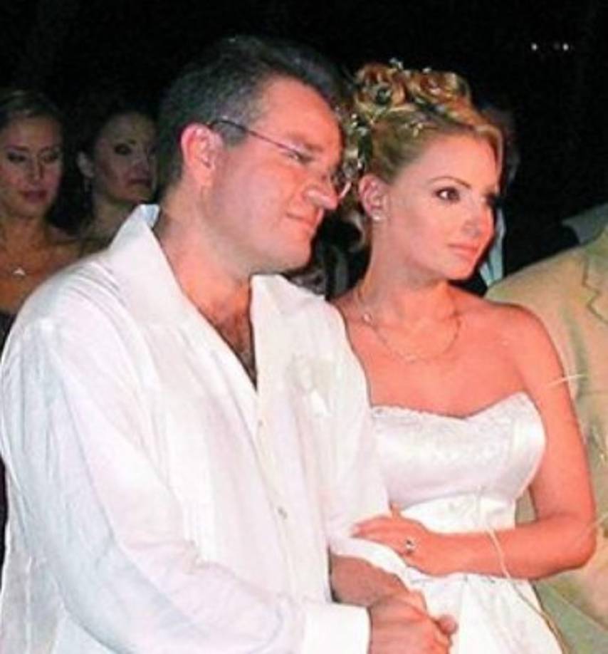 La pareja al fina se casó en 2004, poco antes e tener a su tercera hija.<br/>Rivera y Castro contrajeron matrimonio religioso el 2 de de diciembre de 2004, en la iglesia de Nuestra Señora de Fátima en la capital de México.<br/><br/>El 11 de diciembre del mismo año, en una de las playas del puerto de Acapulco, realizaron una ceremonia de acción de gracias por su enlace espiritual días atrás en la Ciudad de México.