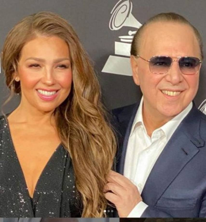 La noche del miércoles, Thalía asistió con su esposo Tommy Mottola al homenaje de Juanes, y al parecer, no sabía que asistiría y le tocó comprar el atuendo a última hora.