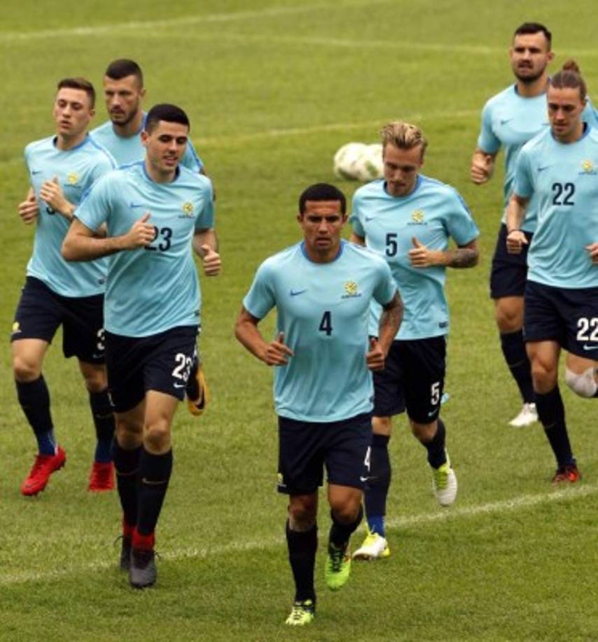 Tim Cahill ha sido duda para este partido desde que el sábado anterior sufrió una lesión en un partido por la liga australiana sin embargo se vio corriendo al lado de sus compañeros.