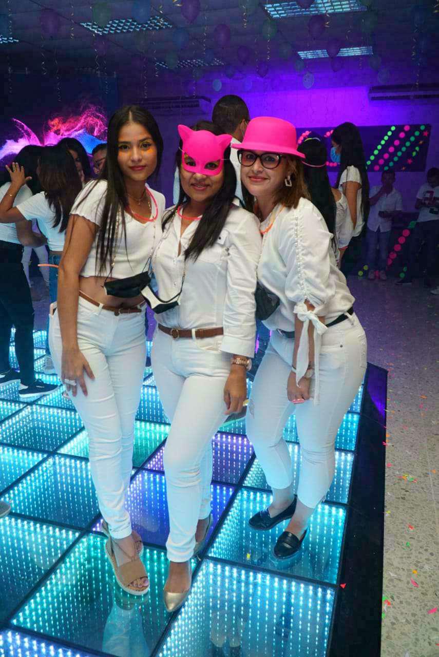 La Glow Party de los estudiantes de la Universidad UTH
