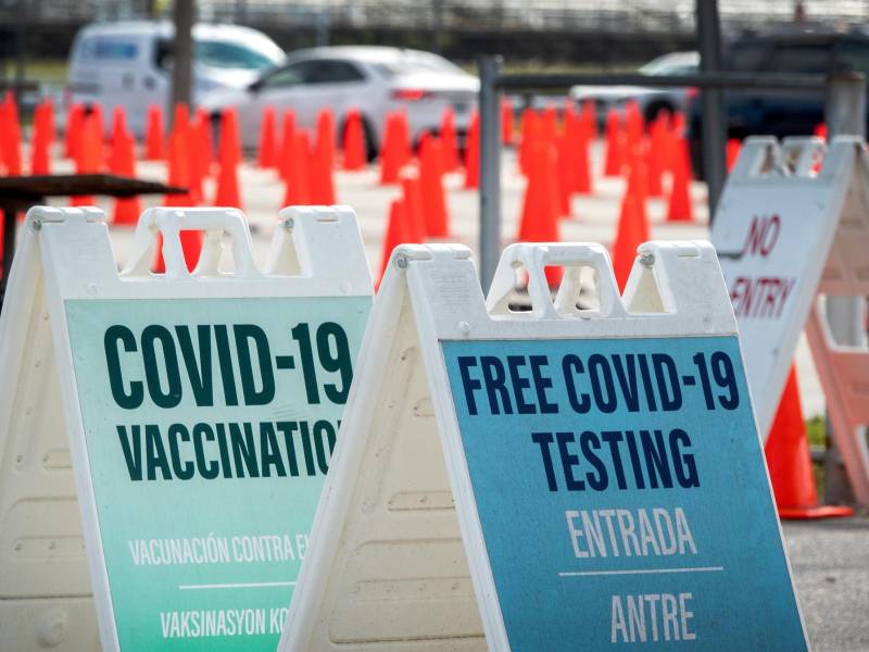 Algo más de un 66 % de los estadounidenses de más de 5 años, los que pueden vacunarse, ha completado la pauta inicial de dosis.