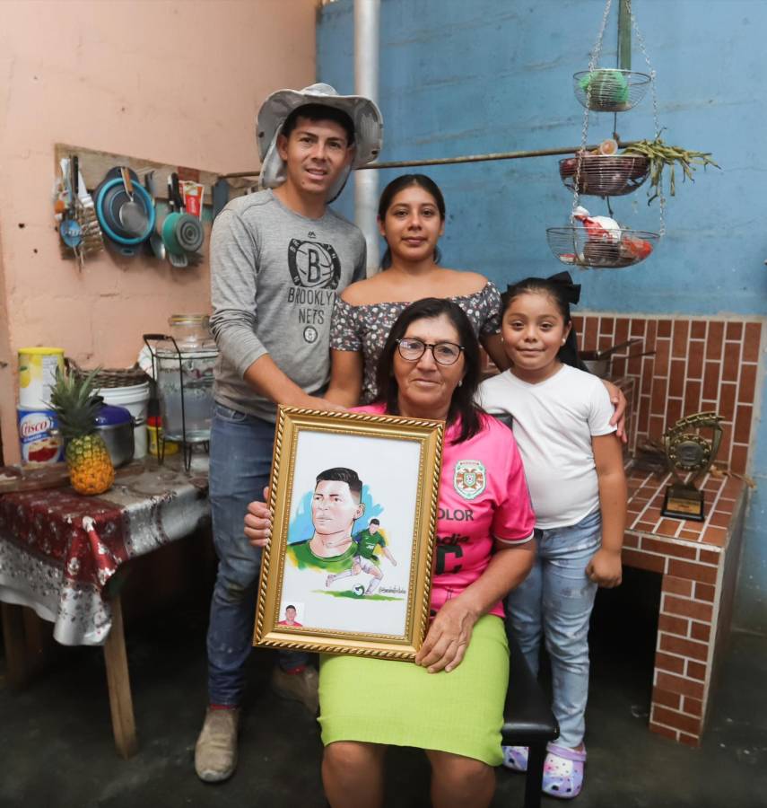 La familia de Francisco Martínez recibió al equipo de Diario LA PRENSA en Santa Cruz de Yojoa.