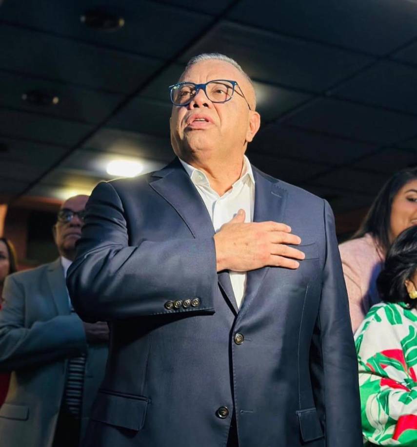 ”Es que como ahora ya tiene pareja”, volvió a exclamar Maldonado. Quien incluso dio un dato que podría revelar dónde labora el supuesto novio de Milagro Flores. 