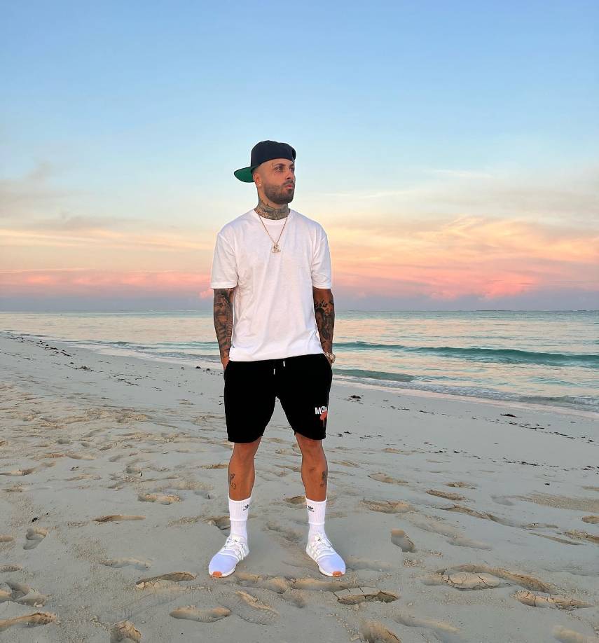  En segundo lugar, aseguró que “no van a pelear por celos” pues, según el cantante, “los amigos con derechos no se celan”.