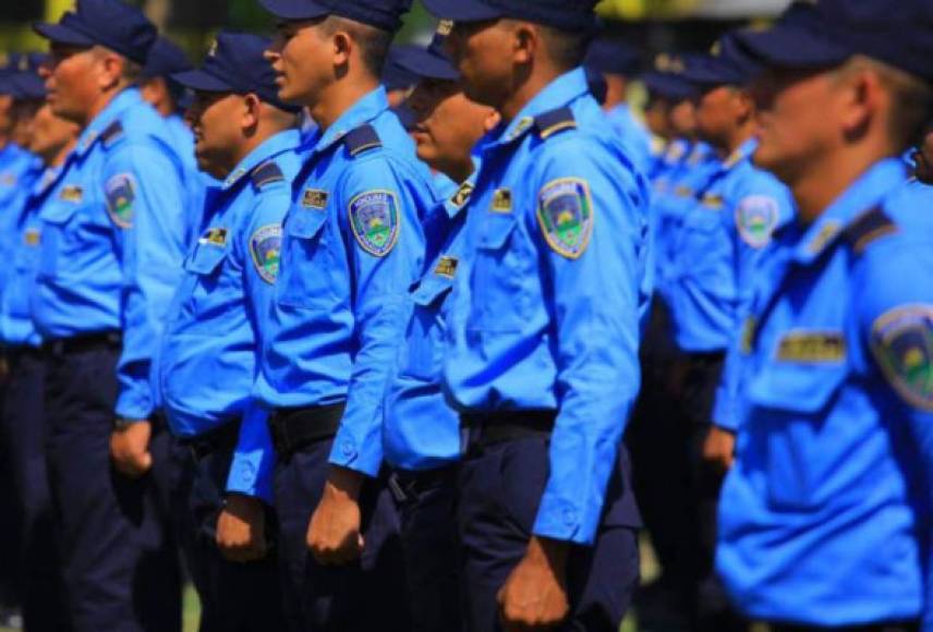 Dos nuevos policías serán contratados por cada agente que sea despedido en Honduras como parte de un proceso de depuración de la Policía Nacional iniciado en abril, informó hoy la comisión encargada de ese procedimiento.