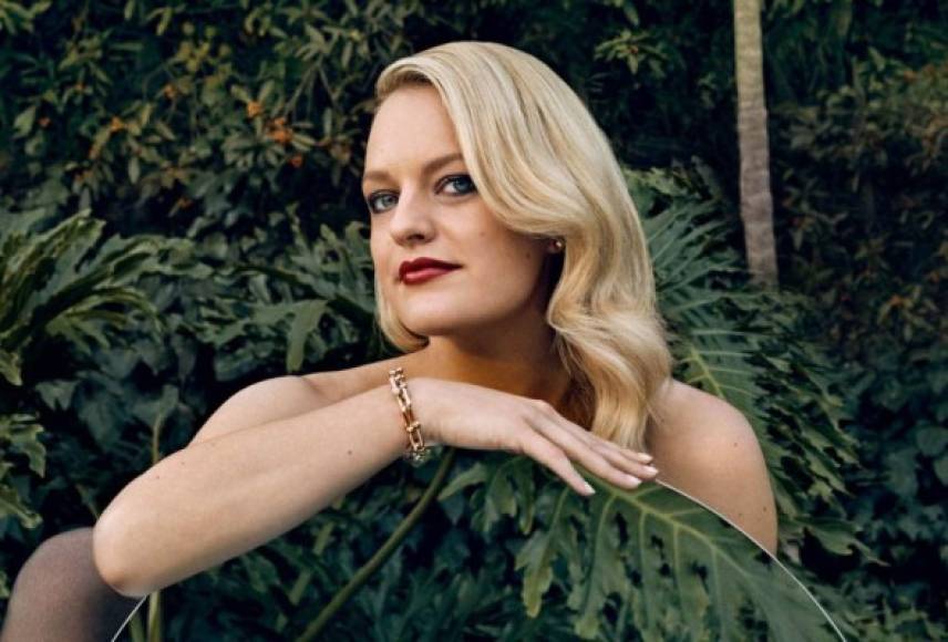 La actriz Elisabeth Moss, protagonista de la serie 'El cuento de la criada', le sigue con $16 millones.