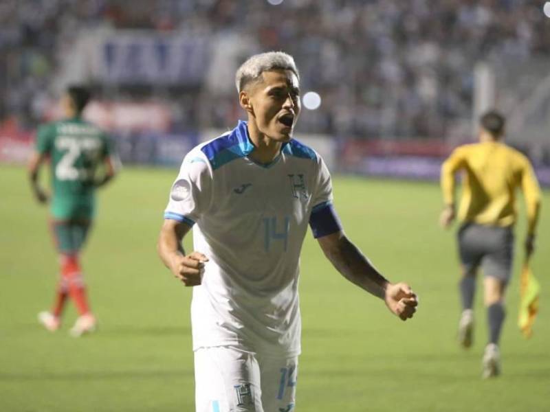 Andy Najar durante uno de sus partidos con la Selección de Honduras ante México.