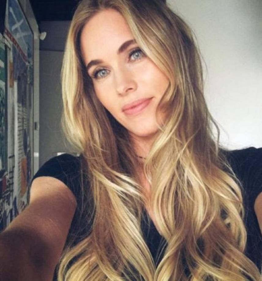 Nació un 22 de ostubre en 1976 en Suecia.