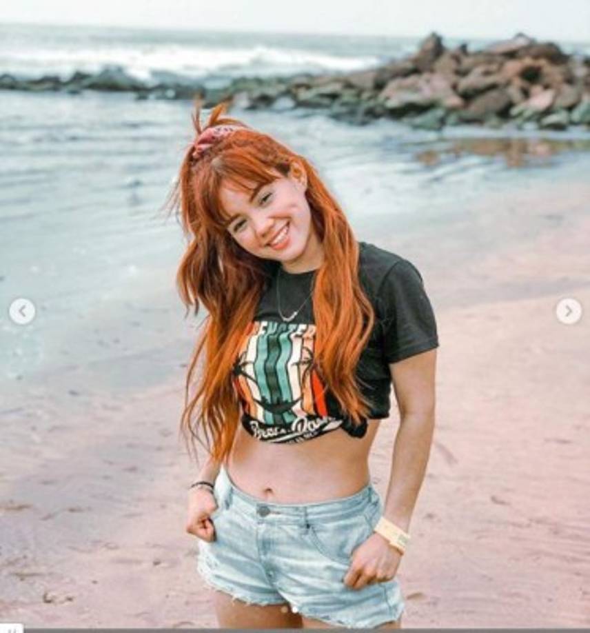 La mexicana también presumió su tonificado abdomen.