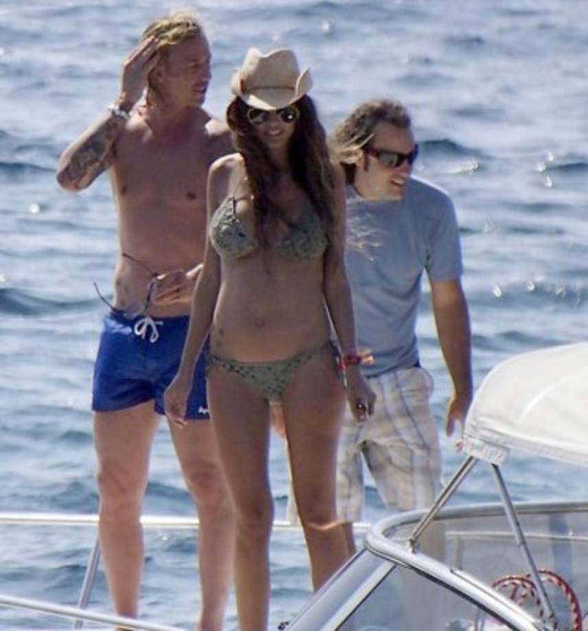 Guuti y su esposa disfrutan en sus ratos libres del mar.