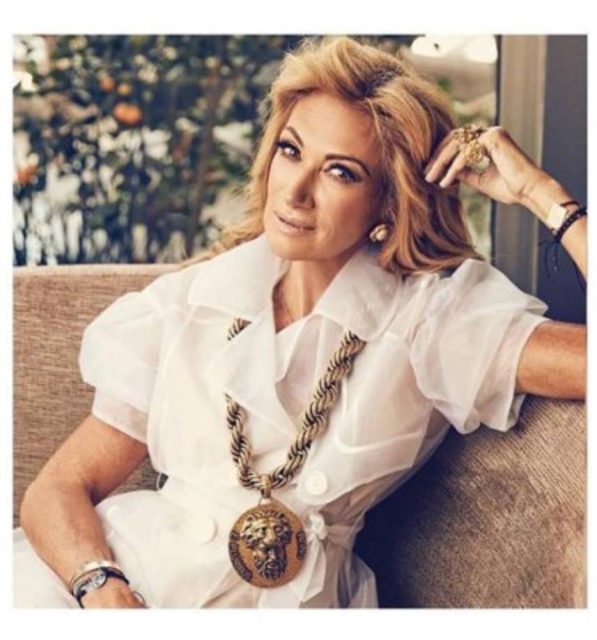 Pero no solo ha sido una destacada periodista, también ha triunfado sido en el ámbito familiar. Ella es mamá de Carlos y Therese, frutos de su matrimonio con Sergio Gotlib y quienes le han regalado los mejores momentos de sus vida.