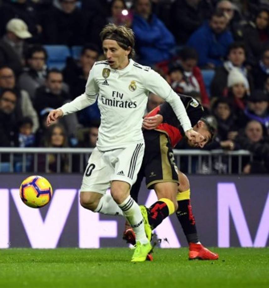 Luka Modric supera la marca de Santi Comesana del Rayo Vallecano.