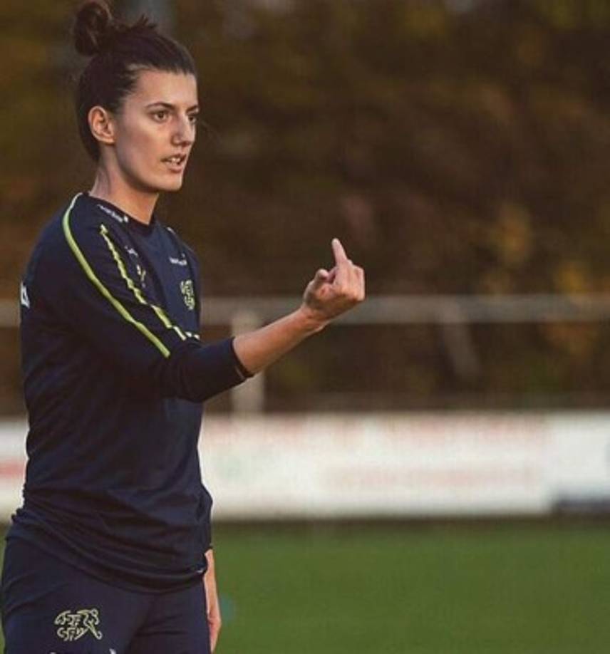 Compitió con el combinado suizo en el Mundial de Canadá 2015, el primero para el que su país ha logrado clasificarse, aunque el equipo no consiguió el pase para el actual campeonato que se está disputando en Francia.