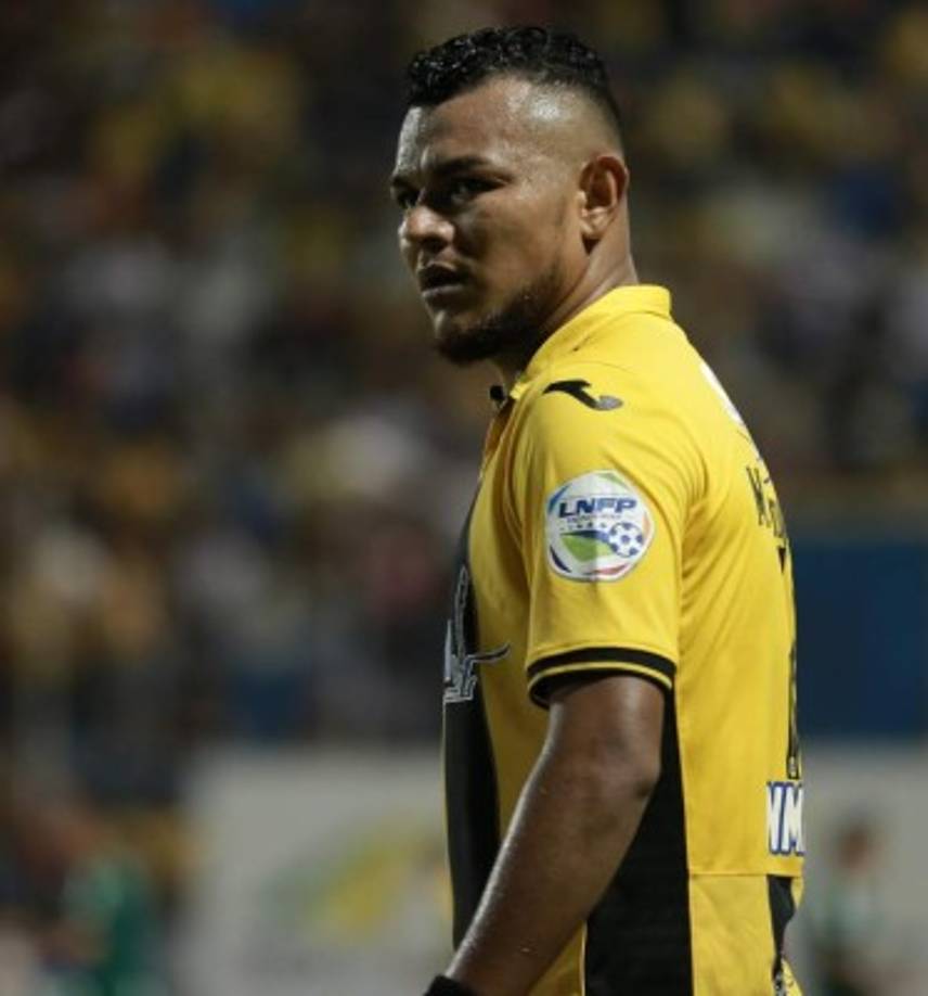 Mario Martínez: El mediocampista no entra en los planes del Real España por su alto salario, por lo que el volante sería nuevo legionario hondureño. Al parecer cuenta con ofertas de Costa Rica y Guatemala.