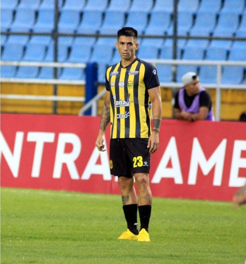 Juan vieyra - El argentino no seguirá en el Real España al finalizar su vínculo. A pesar de tener una cláusula de extensión por un año más, la junta directiva aurinegra está decepcionado de lo mostrado por el ex Marathón que llegó con perfil de crack y al final no estuvo a la altura.