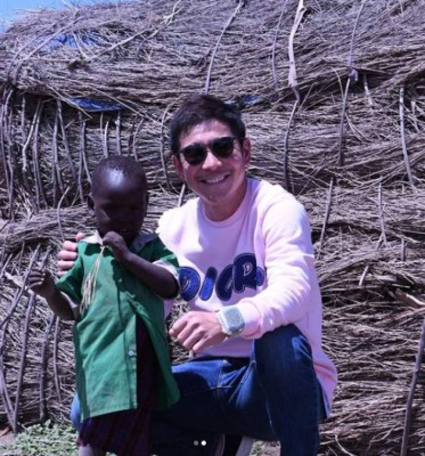 La idea es documentar esta búsqueda en un 'reality show' que será transmitido por el canal de televisión por internet AbemaTV. Se asume, por lo que dice Maezawa, que la agraciada no sólo participará en el documental, sino que también le acompañará en el viaje.<br/><br/>