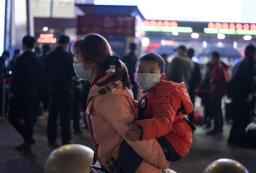 A las 00H00 del miércoles (16H00 GMT del martes) se levantaron las restricciones impuestas hace más de dos meses que impedían abandonar la ciudad de 11 millones de habitantes, un paso clave para el fin de la crisis sanitaria en China.