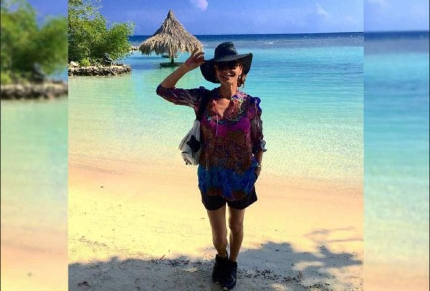 La actriz compartió con sus millones de seguidores su aventura turística en la isla hondureña.