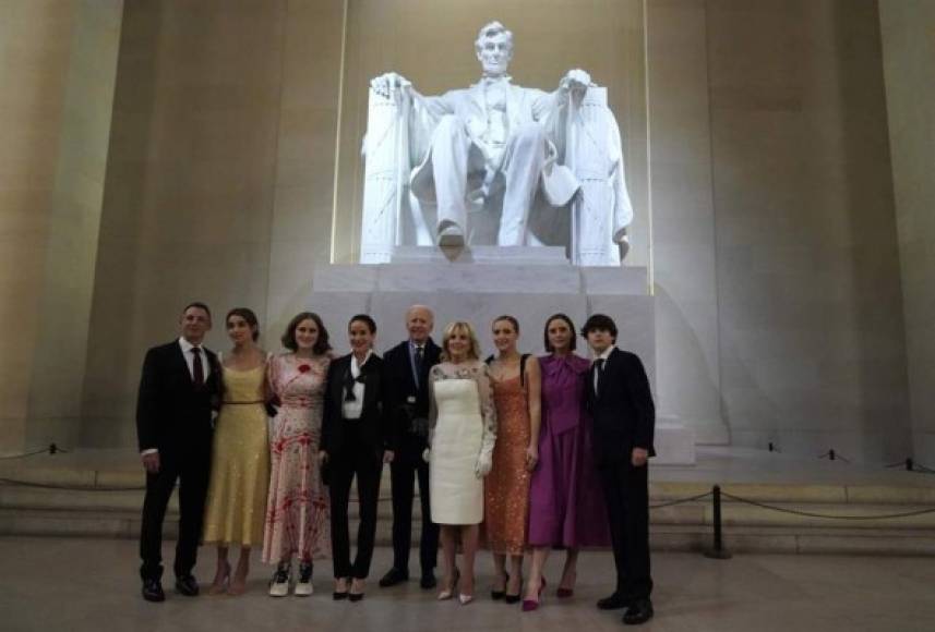 Tanto Biden como su vicepresidenta Kamala Harris tuvieron intervenciones a los pies de la estatua de Lincoln.