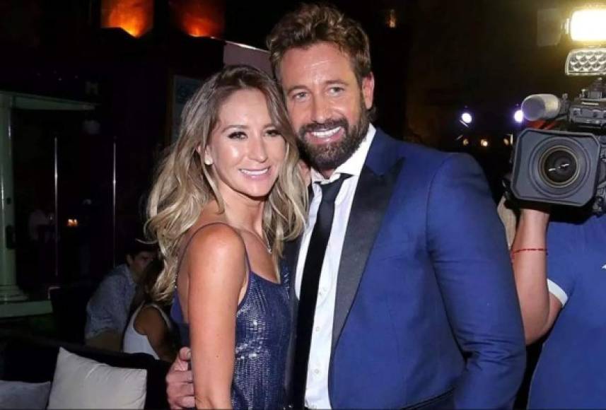 Gabriel Soto y Geraldine Bazán estuvieron juntos por más de 10 años hasta su separación en 2017, solo un años después de haber celebrado su boda.<br/><br/>En un inicio la pareja se negó a dar los motivos de su ruptura, pero en poco tiempo se descubriría que una aventura extramarital del actor habría acabado con su matrimonio.<br/>