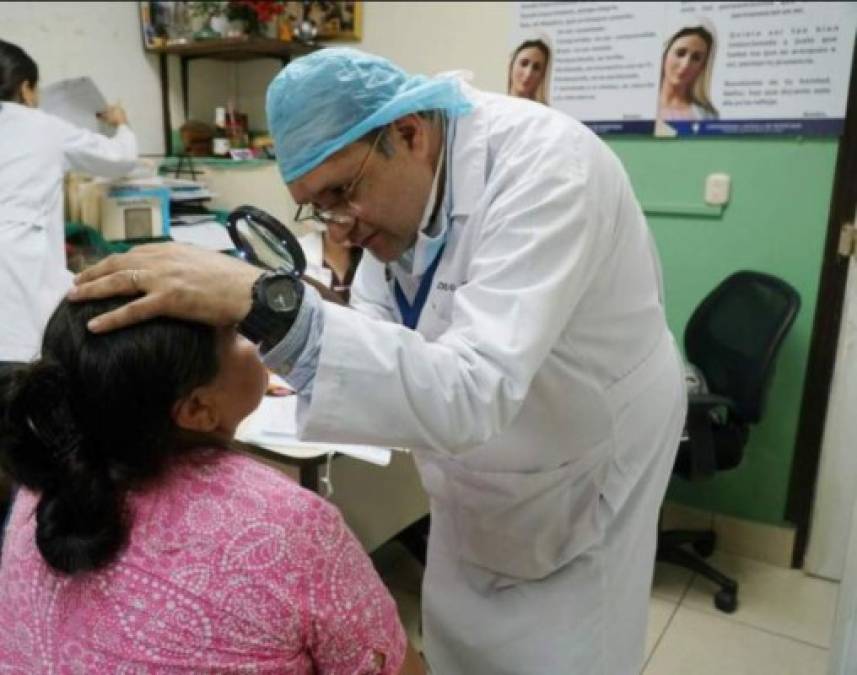 El doctor Cándido Mejía se desempeñaba como jefe del departamento de Dermatología del hospital Mario Rivas de San Pedro Sula. Promovió brigadas y siempre estaba dispuesto para ayudar a los más necesitados.<br/>