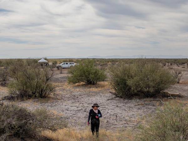 Isabel García, geofísica de Coahuila, México, es parte de un equipo que encuentra e identifica restos humanos. (Fred Ramos para The New York Times)