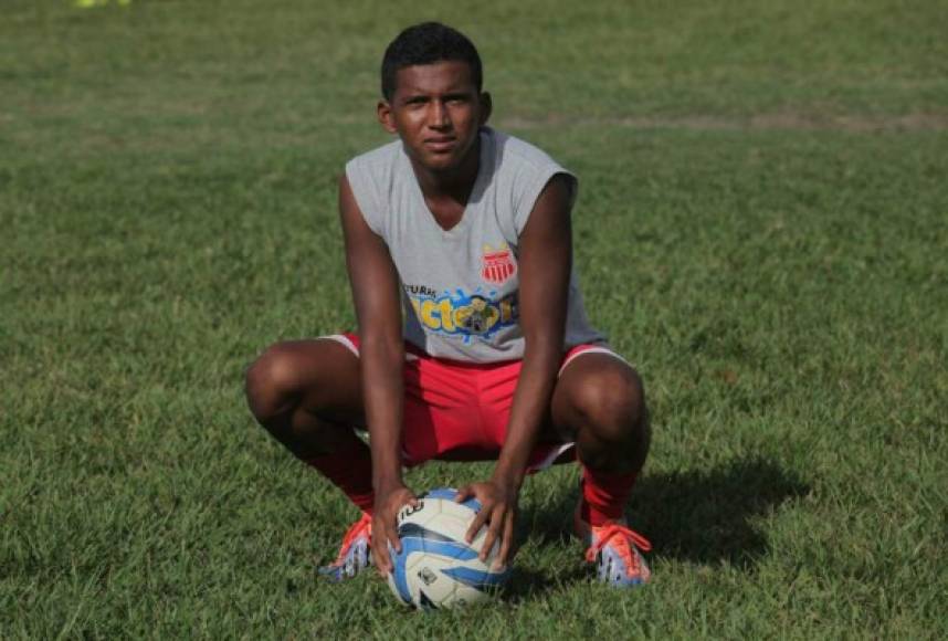 Elder Torres: El mediocampista zurdo anunció en sus redes sociales su regreso al Vida tras su paso por el Honduras Progreso: “Regreso a casa con un técnico que me dio la oportunidad de jugar, pero me voy agradecido con la gente del Honduras por el buen trato estos seis, que disfruté jugando ellos”, dijo.