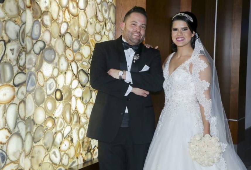 Gabriela & Ernesto <br/>Después de tres años de noviazgo se formó el matrimonio Lardizábal Montalván. La celebración estuvo distinguida.