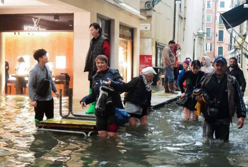 Al menos 9 personas han muerto por el fuerte temporal en Italia.