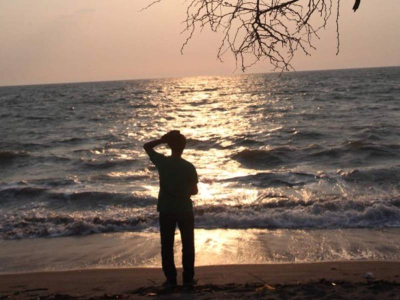 Las playas de la aldea Punta Ratón son consideradas como las mejores del sur por sus arenas blancas y limpias, por la brisa cálida y su entorno natural.